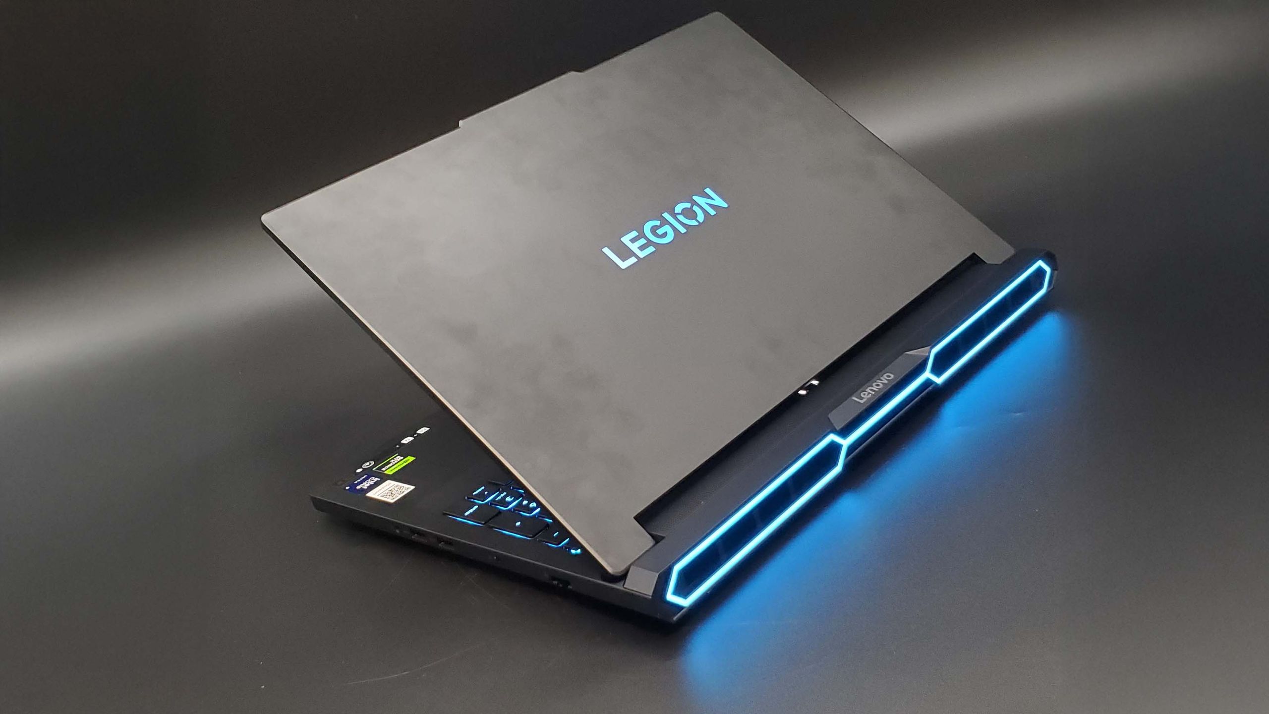 Thin-and-Light vs Full-Power Gaming Laptops in 2026, and What Half a Kilo Costs in Frames and Noise