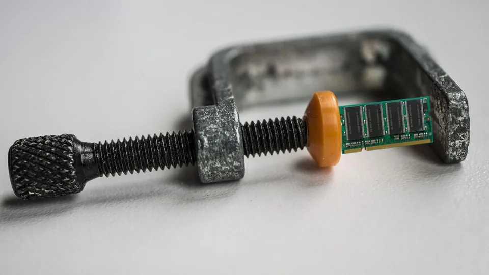 New Linux tech compresses memory in RAM, as RAM, for 452x speedup